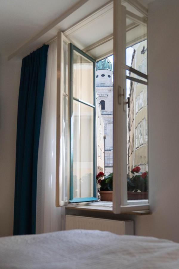 Altstadt-App. Domblick! ザルツブルク エクステリア 写真