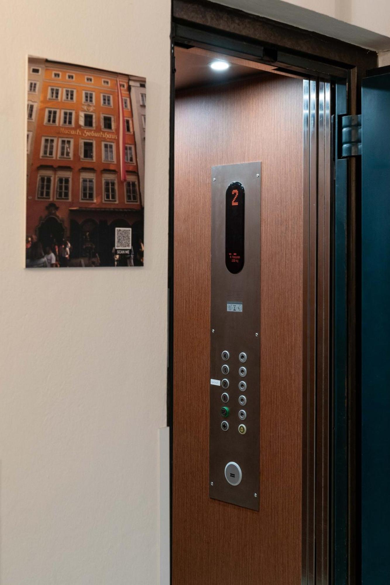 Altstadt-App. Domblick! ザルツブルク エクステリア 写真